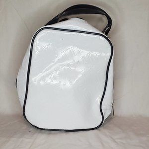 1 travel case with zipper